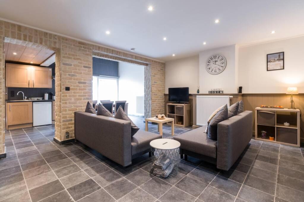 Spacious Aan Damse Vaart @ *