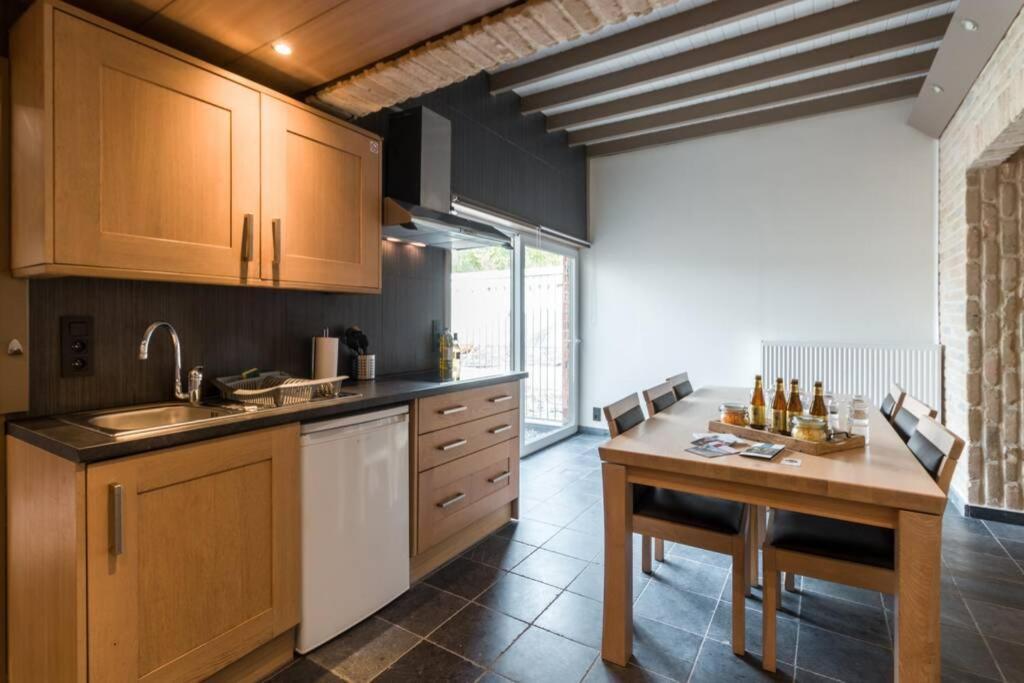 Spacious Aan Damse Vaart @ *