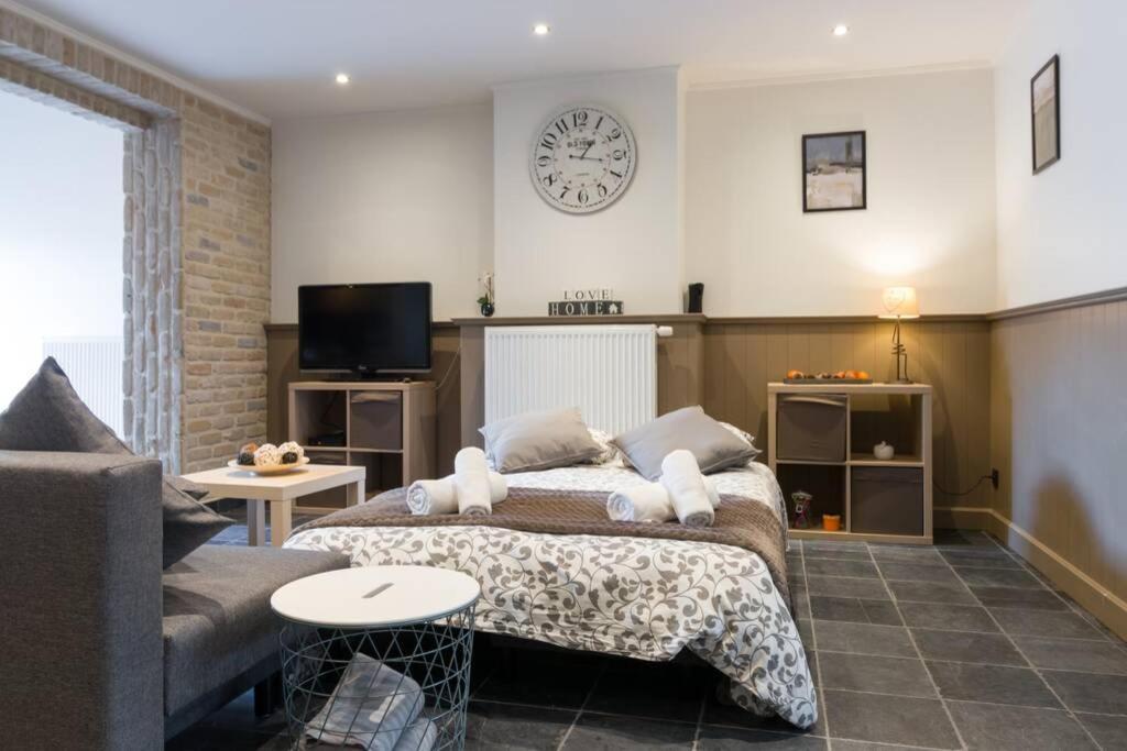 Appartement Spacious Aan Damse Vaart @ *