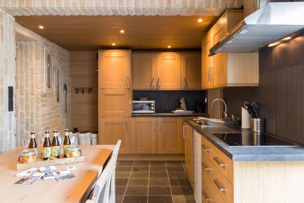 Spacious Aan Damse Vaart @ Appartement