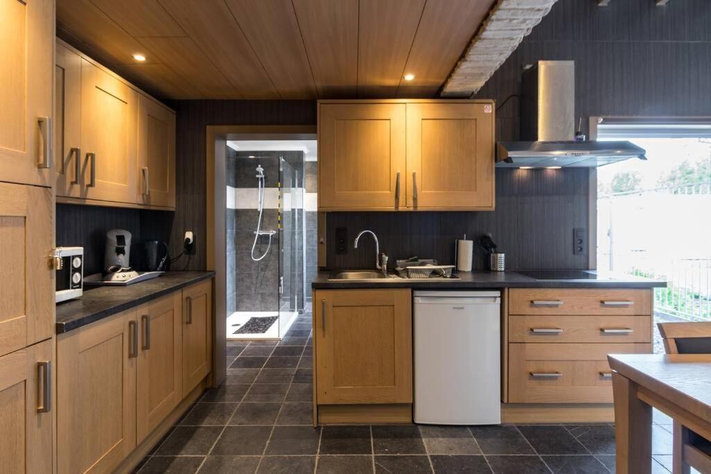 Spacious Aan Damse Vaart @ *