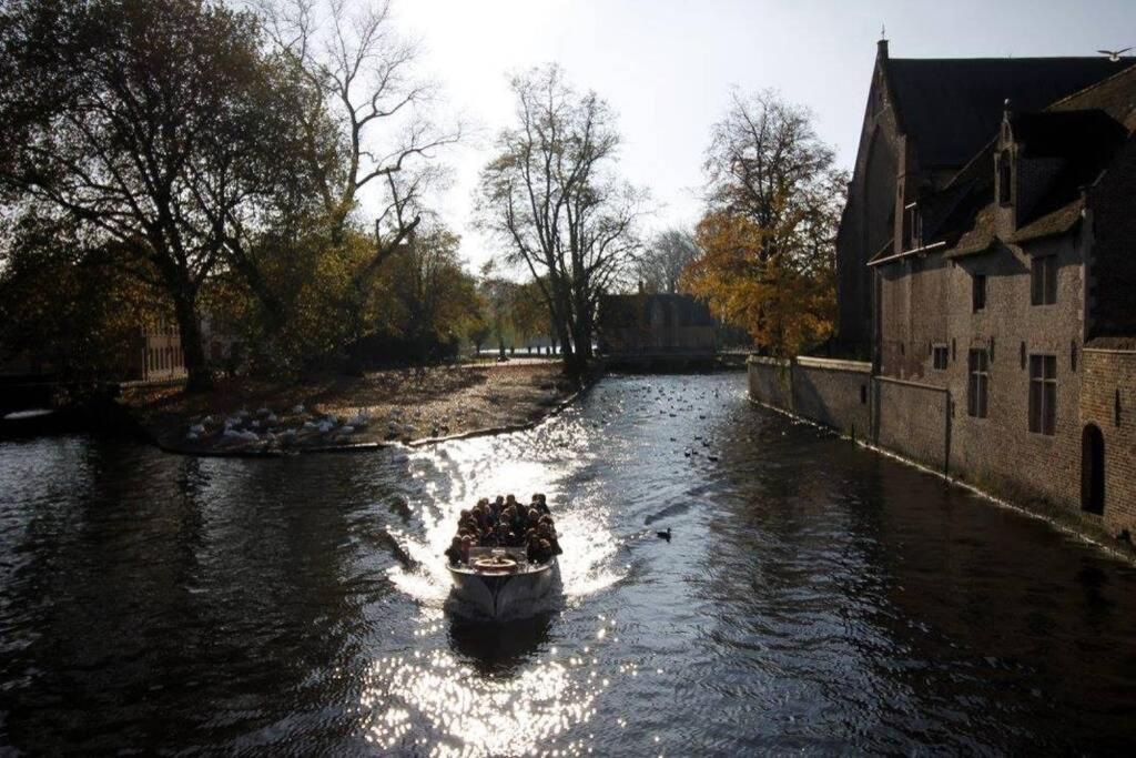 Spacious Aan Damse Vaart @ *