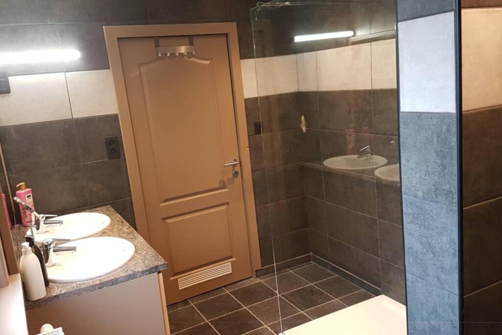 Spacious Aan Damse Vaart @ Appartement
