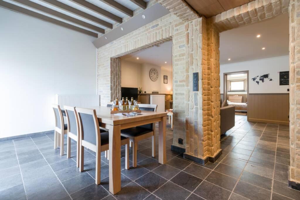 Spacious Aan Damse Vaart @ Appartement *